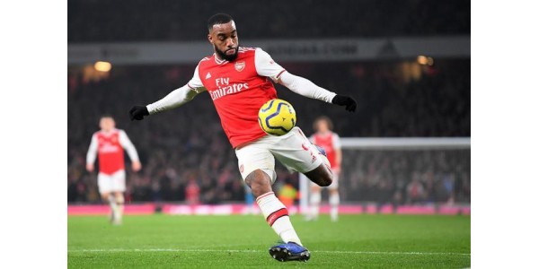Lacazette päättää uransa Arsenalissa